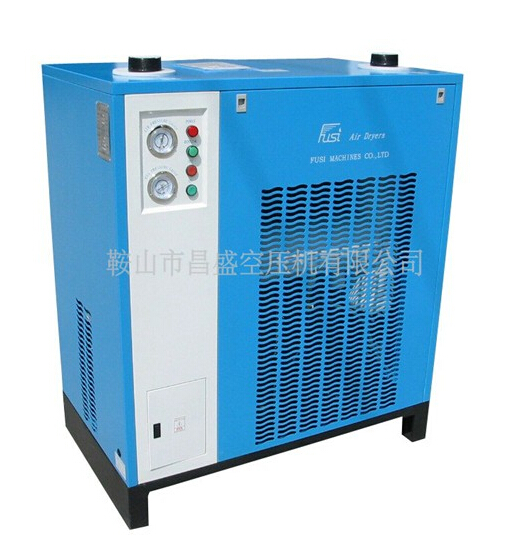 （冷凍式干燥機）瞬間‘爆炸’。